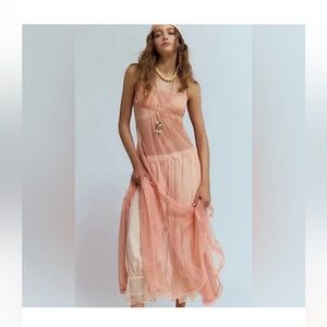 🆕🤍Free People Madeline Mesh Maxi Slip. Peach